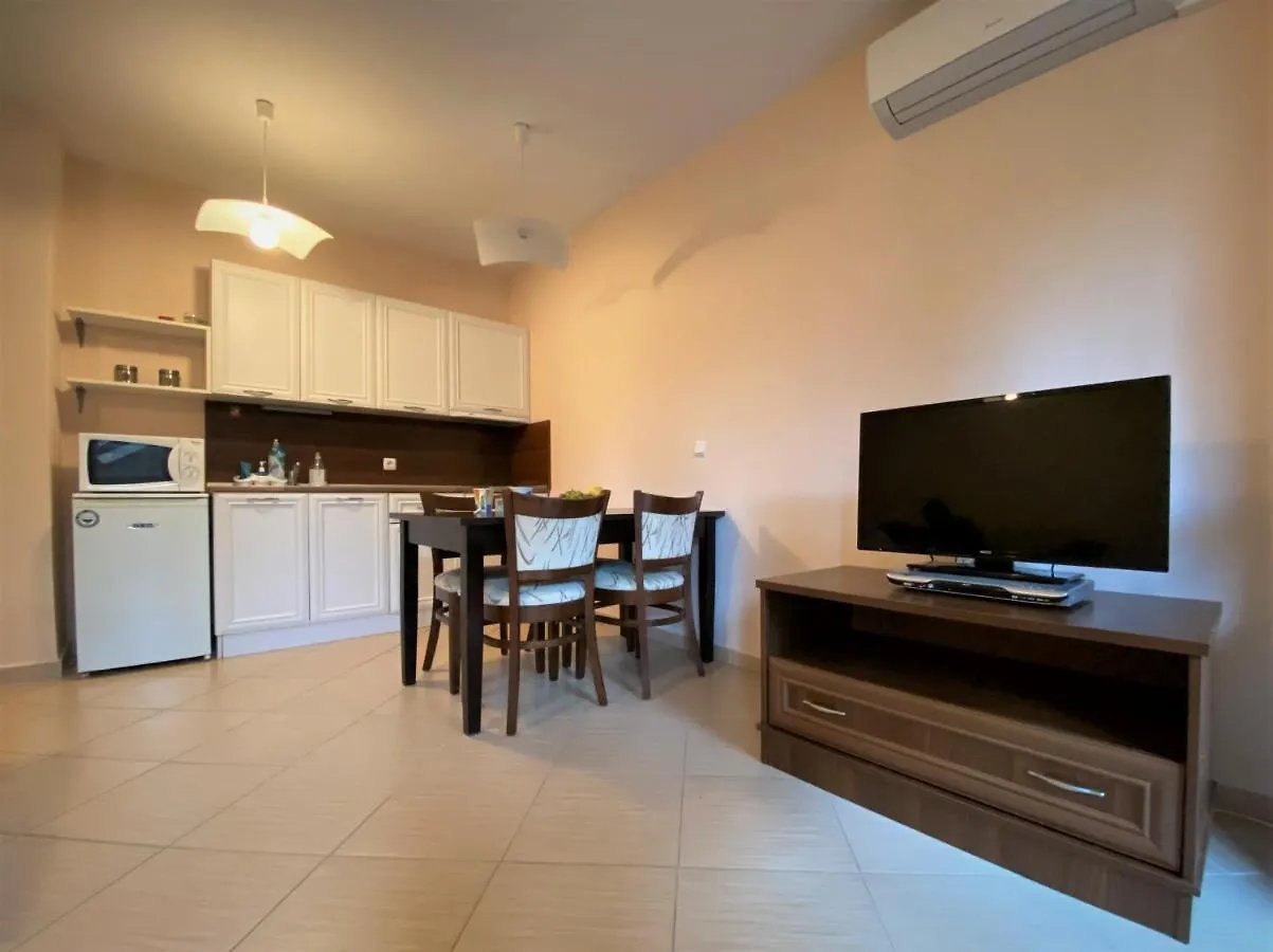 Green Life Bansko, 1 Bedroom Private Apartment D4  Bansko